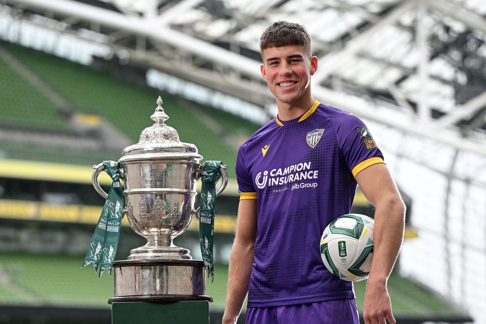 Shelbourne Defender Temple Joins Bolton