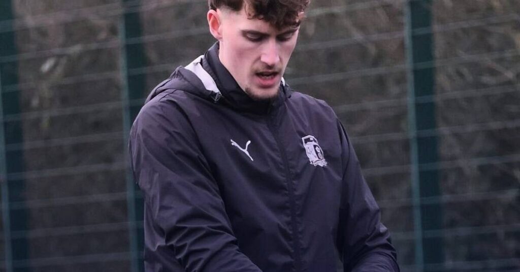 Barrow Secure Sheffield Wednesday Keeper Barrett