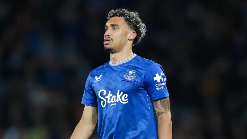 Stockport Loan Everton Full-Back Dixon