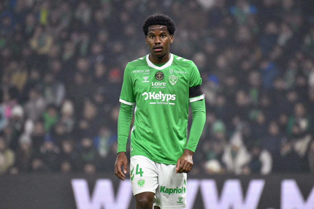 Midfielder Ekwah Joins Watford on Loan