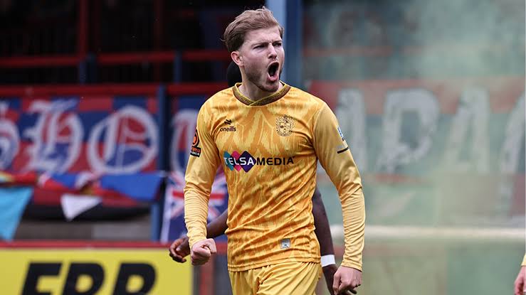 Walsall Complete Move for Midfielder Simper