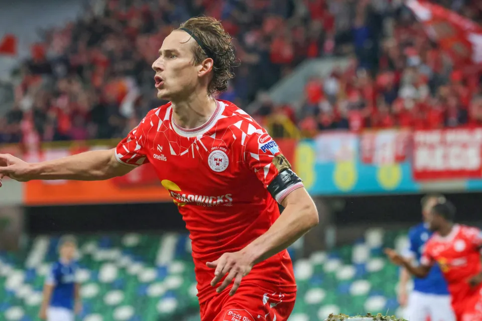 Shelbourne's Wood Joins Stockport County