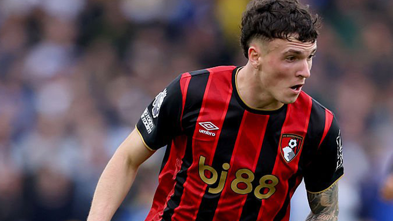 Fiorentina Sign Bournemouth's Jimenez on Loan