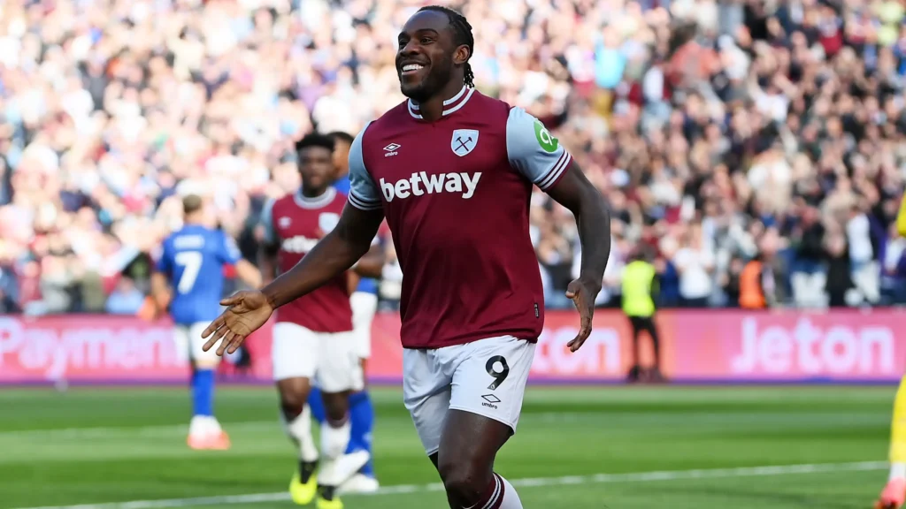 Watford Sign Former West Ham Forward Antonio